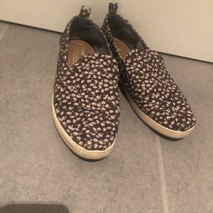Floral Toms